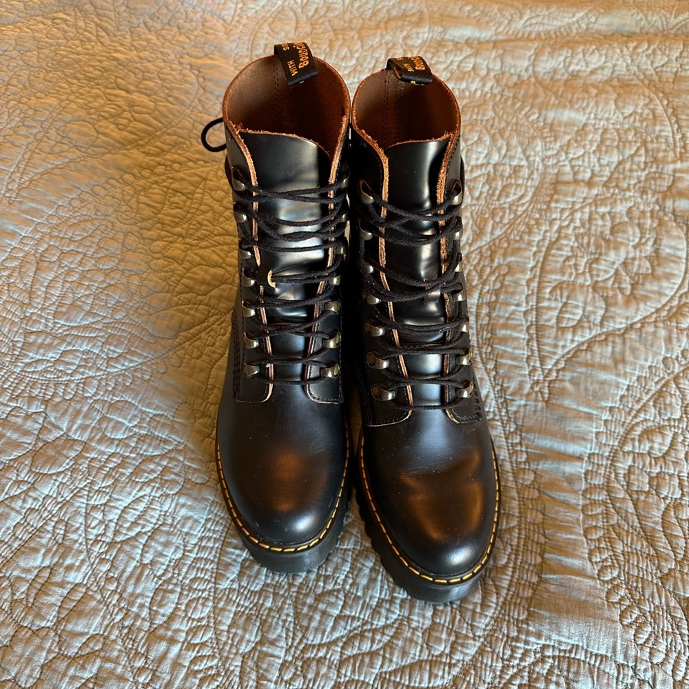 Dr. Martens Leona Boots